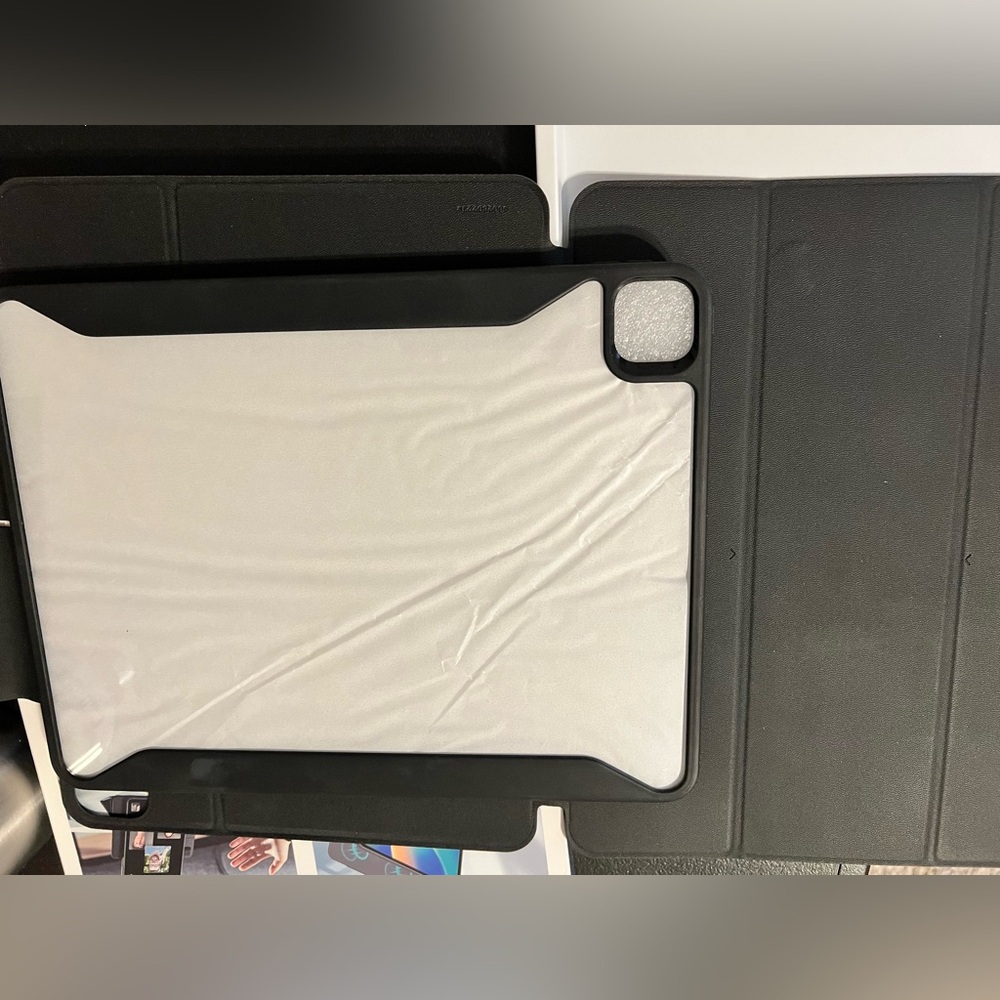 ESR for iPad Pro 12.9 Folio Case (2022/2021, 6th/5th Generation) - Picture 15 of 16